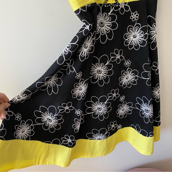 RARE EDITIONS BLACK AND YELLOW BUTTERFLY FLOWER DRESS - Picture 5 of 9